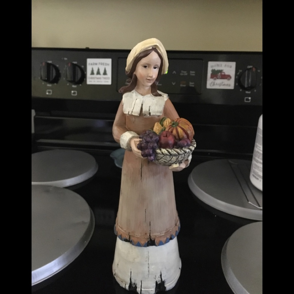Thanksgiving figurine- pilgrim
